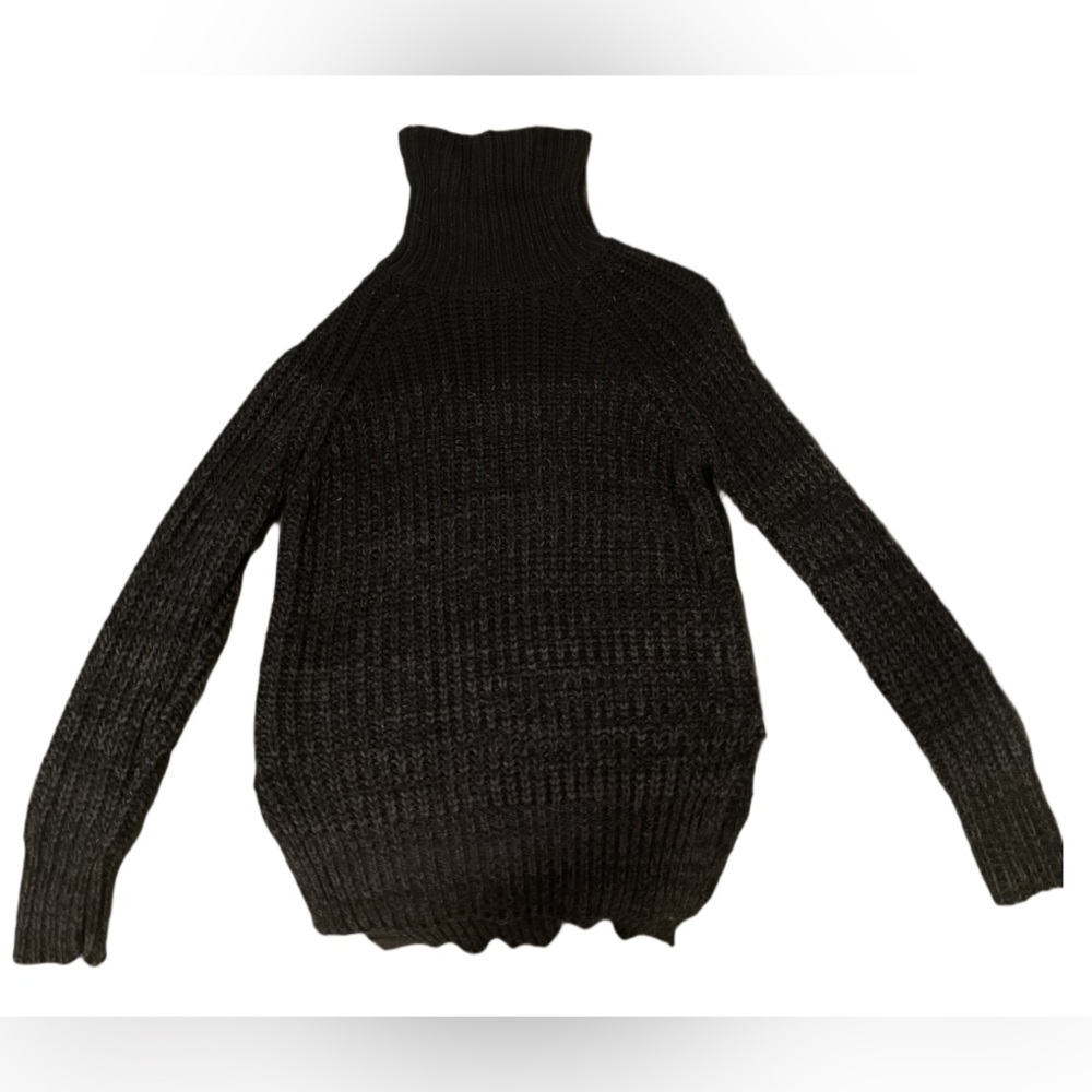 Gradient black turtleneck